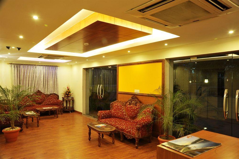 Hotel Emarald, New Delhi Bagian luar foto