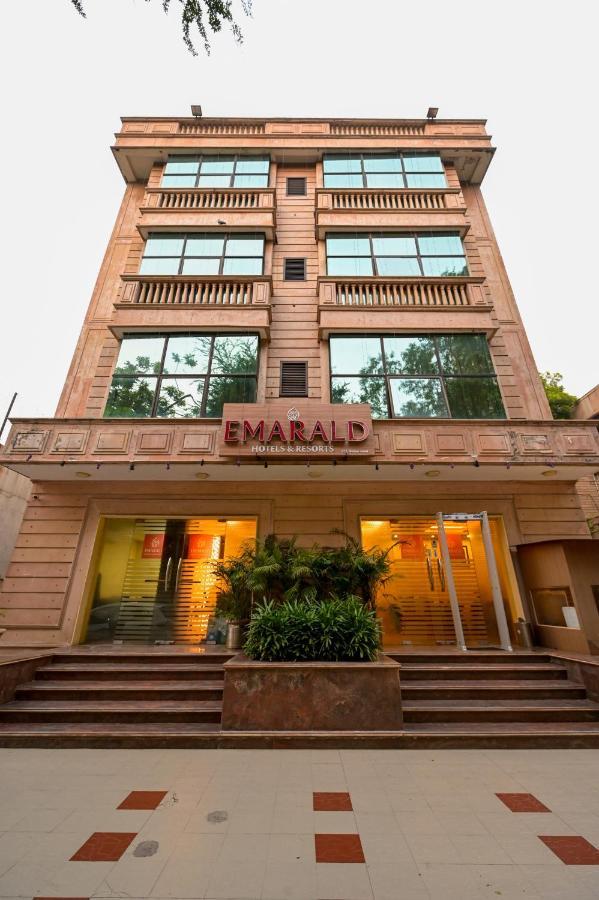 Hotel Emarald, New Delhi Bagian luar foto