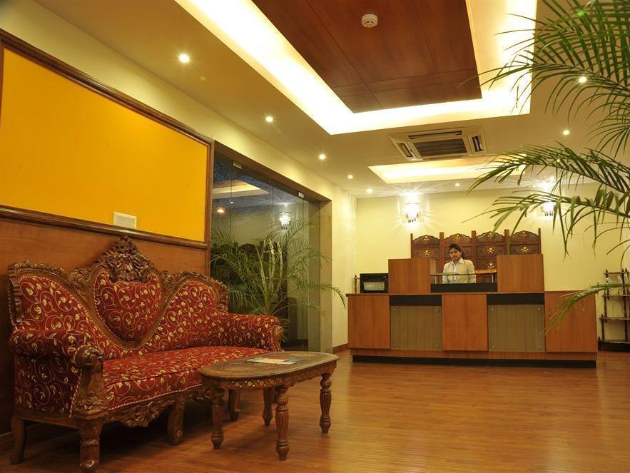 Hotel Emarald, New Delhi Bagian luar foto