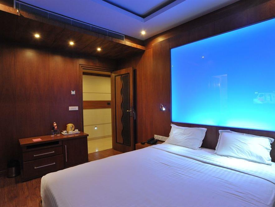 Hotel Emarald, New Delhi Bagian luar foto