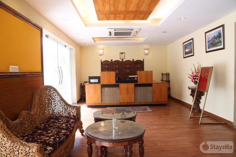 Hotel Emarald, New Delhi Bagian luar foto