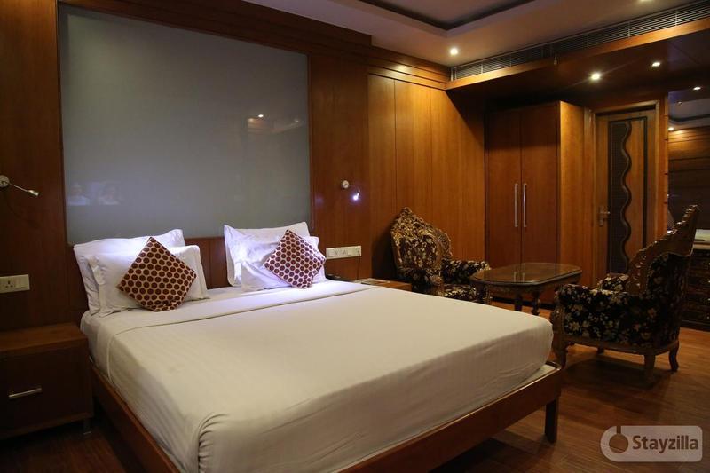 Hotel Emarald, New Delhi Bagian luar foto