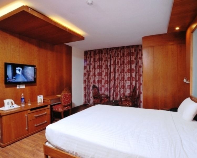 Hotel Emarald, New Delhi Bagian luar foto