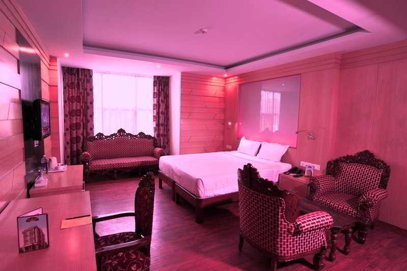 Hotel Emarald, New Delhi Bagian luar foto