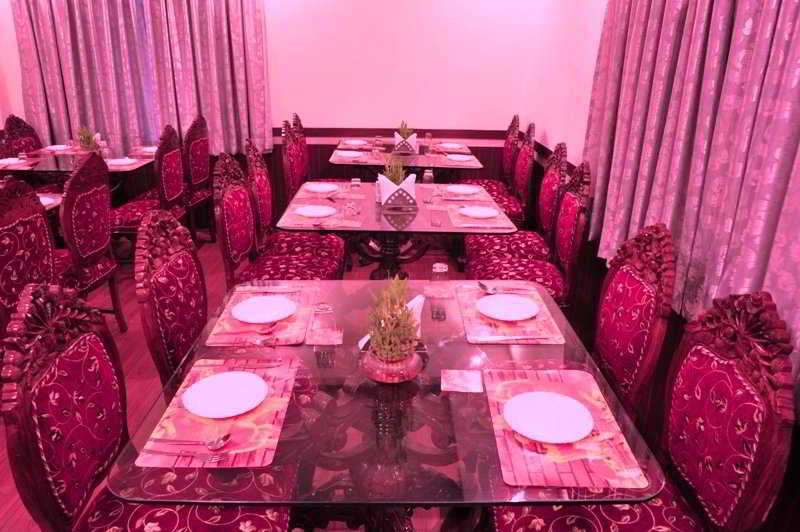 Hotel Emarald, New Delhi Bagian luar foto