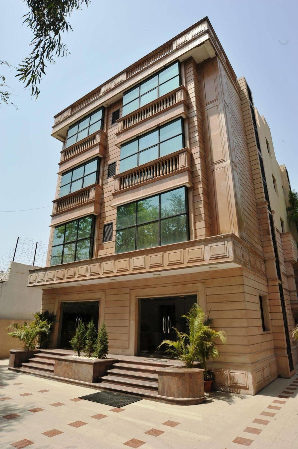 Hotel Emarald, New Delhi Bagian luar foto